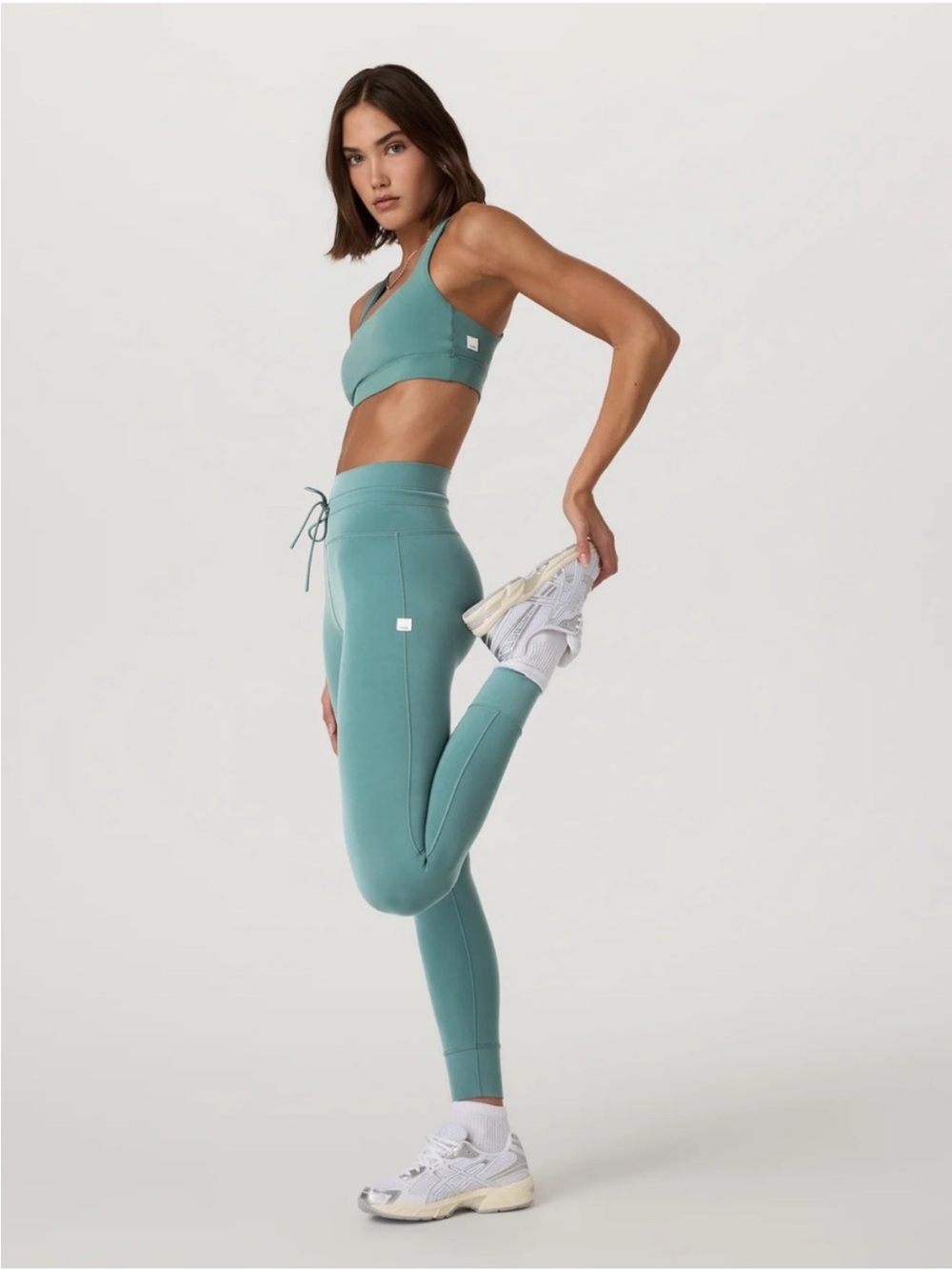 Vuori High-Rise Leggings in Teal Green